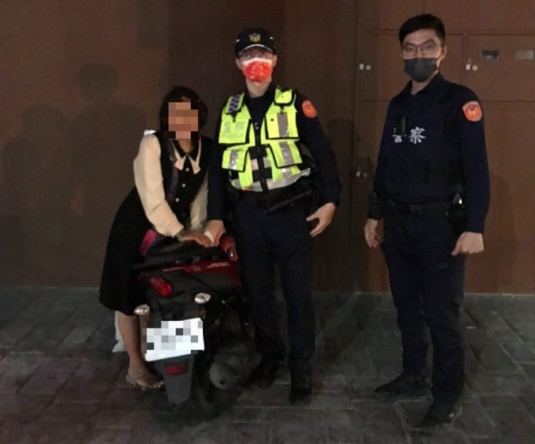 中市警四分局日前泰籍女半小時火速尋獲機車。(圖/記者謝榮浤翻攝)