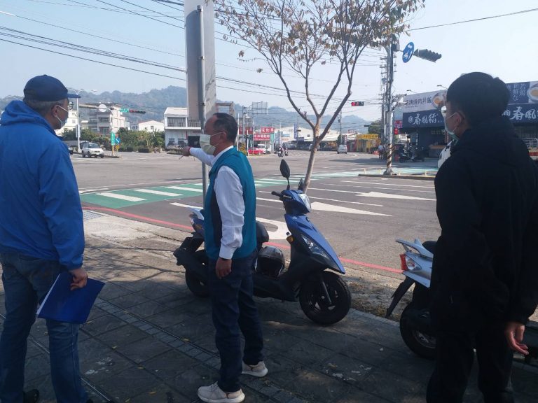 中市警豐原分局日前邀集相關人員針對易肇事路口辦理交通工程改善會勘。(圖/記者謝榮浤翻攝)