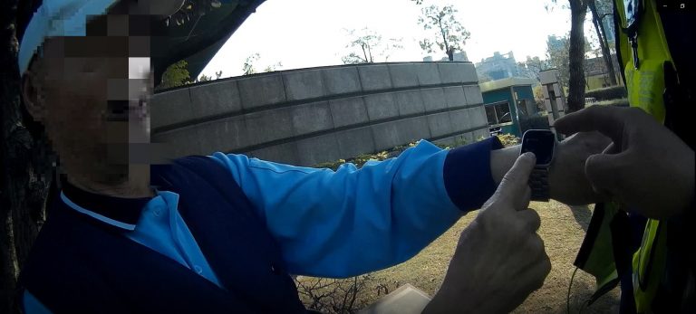 中市警四分局大墩派出所日前助迷路老翁返家。(圖/記者謝榮浤翻攝)