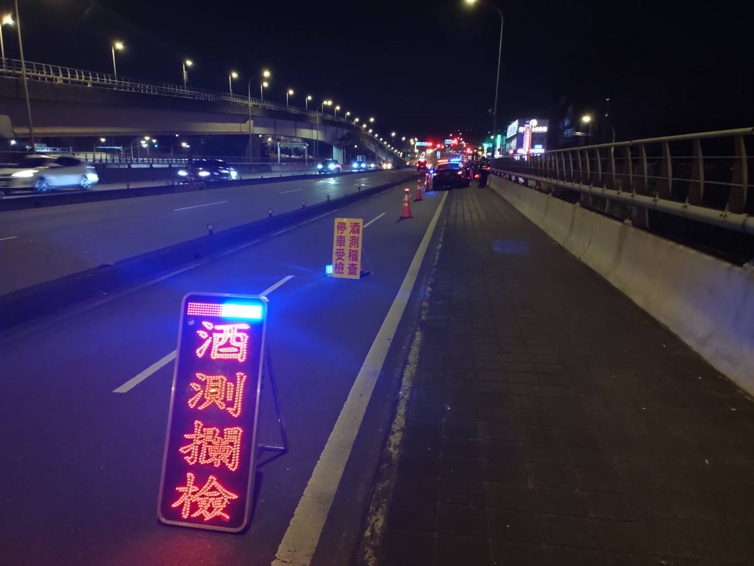 板橋警針對酒駕及噪音車加強查緝。（記者戴昱弘翻攝）