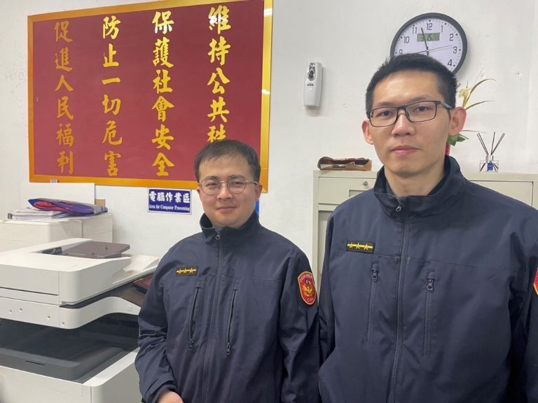 大湖派出所警員蕭政湘(左)、謝承樺(右)