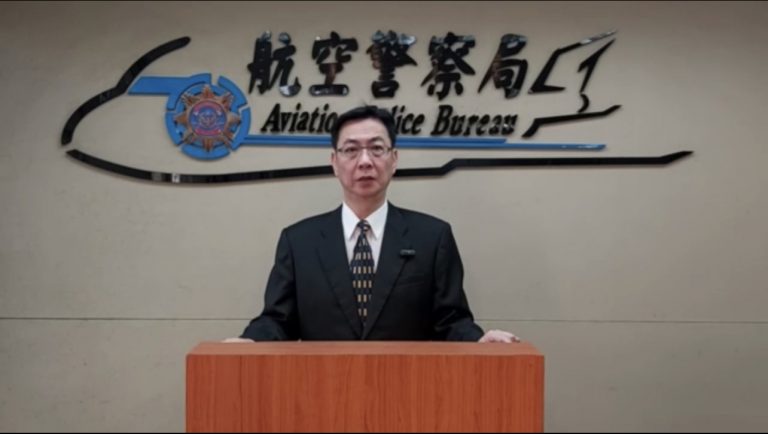 航空警察局刑事警察大隊副大隊長陳沛澍說明。（記者徐煜勝翻攝）