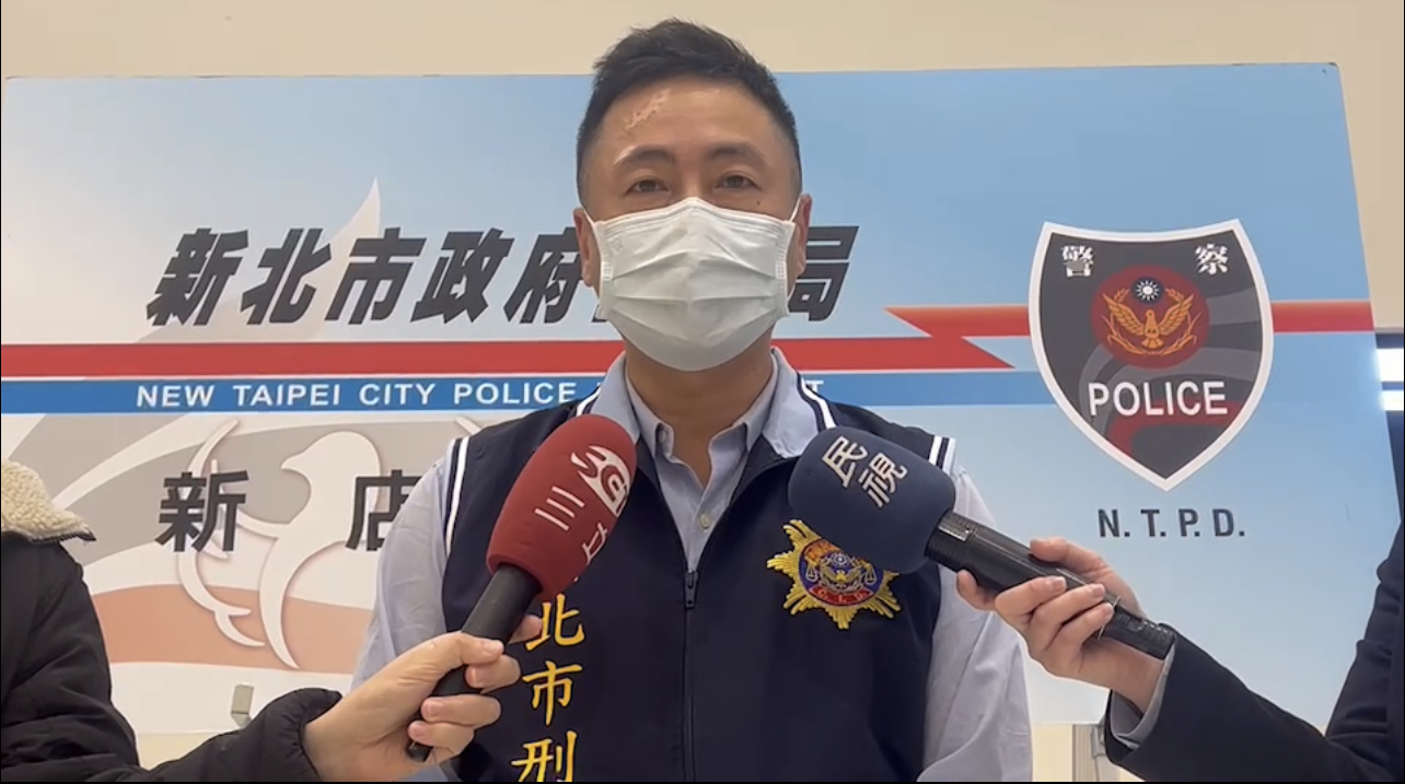 新店分局偵查隊長蔡調坤說明。(記者徐煜勝翻攝)