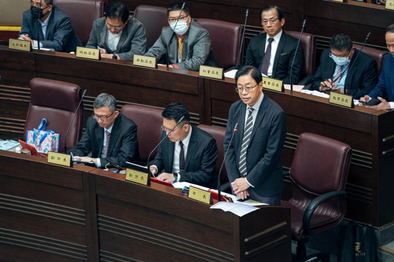 桃園巿長張善政於議會進行施政報告。（記者馬治薇攝）