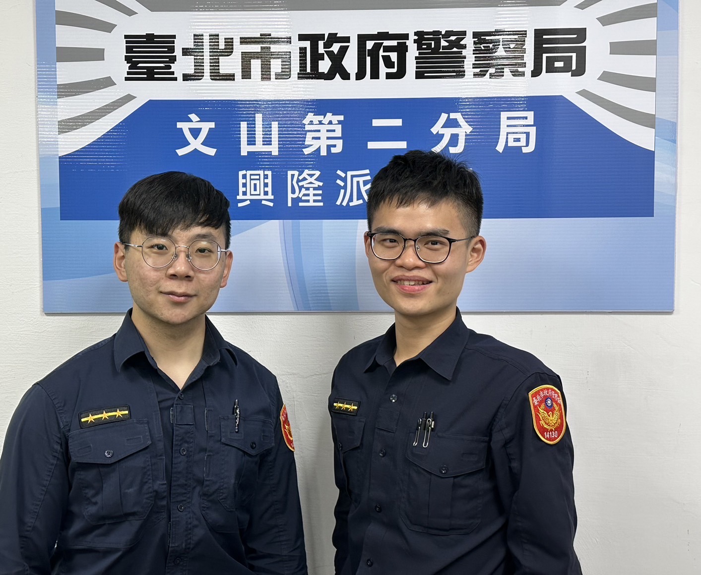 興隆所員警余柏勳（左）、黃文煒（右）速逮竊賊。（記者吳登國翻攝）