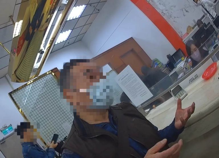 中市警四分局南屯派出所日前成功阻詐守住老翁50萬。(圖/記者謝榮浤翻攝)