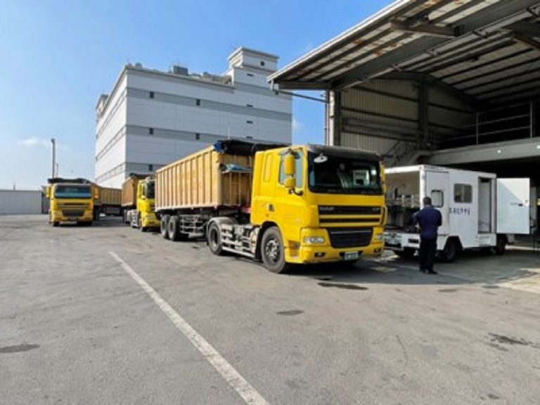 中市環保車隊到場檢測服務情形。(圖/記者謝榮浤翻攝)