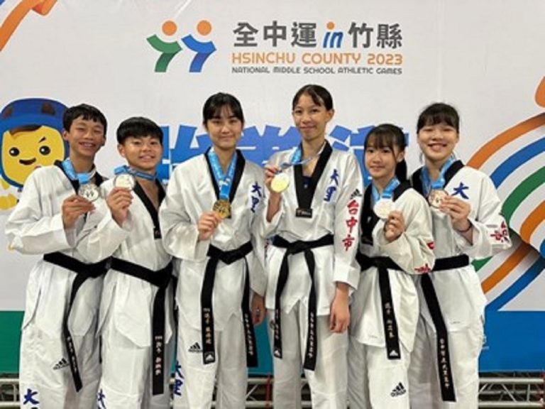 臺中市立大里高中於跆拳道競賽中奪下多面獎牌。(圖/記者謝榮浤翻攝)