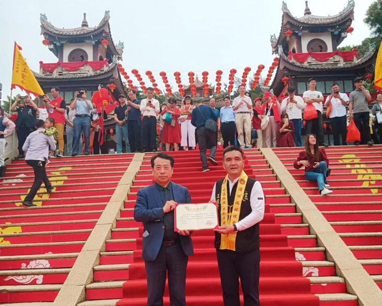 浩天宮重建委員會主任委員王經綻，受聘為媽祖電視台副台長。（記者楊國域翻攝）