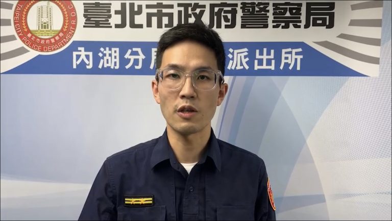 內湖分局東湖派出所楊鎧維說明。（記者徐煜勝翻攝）