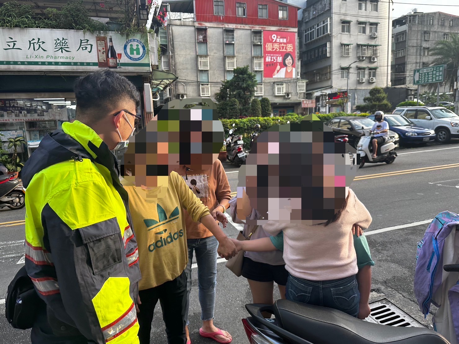 樹林警助女童找回姑姑。（記者徐煜勝翻攝）