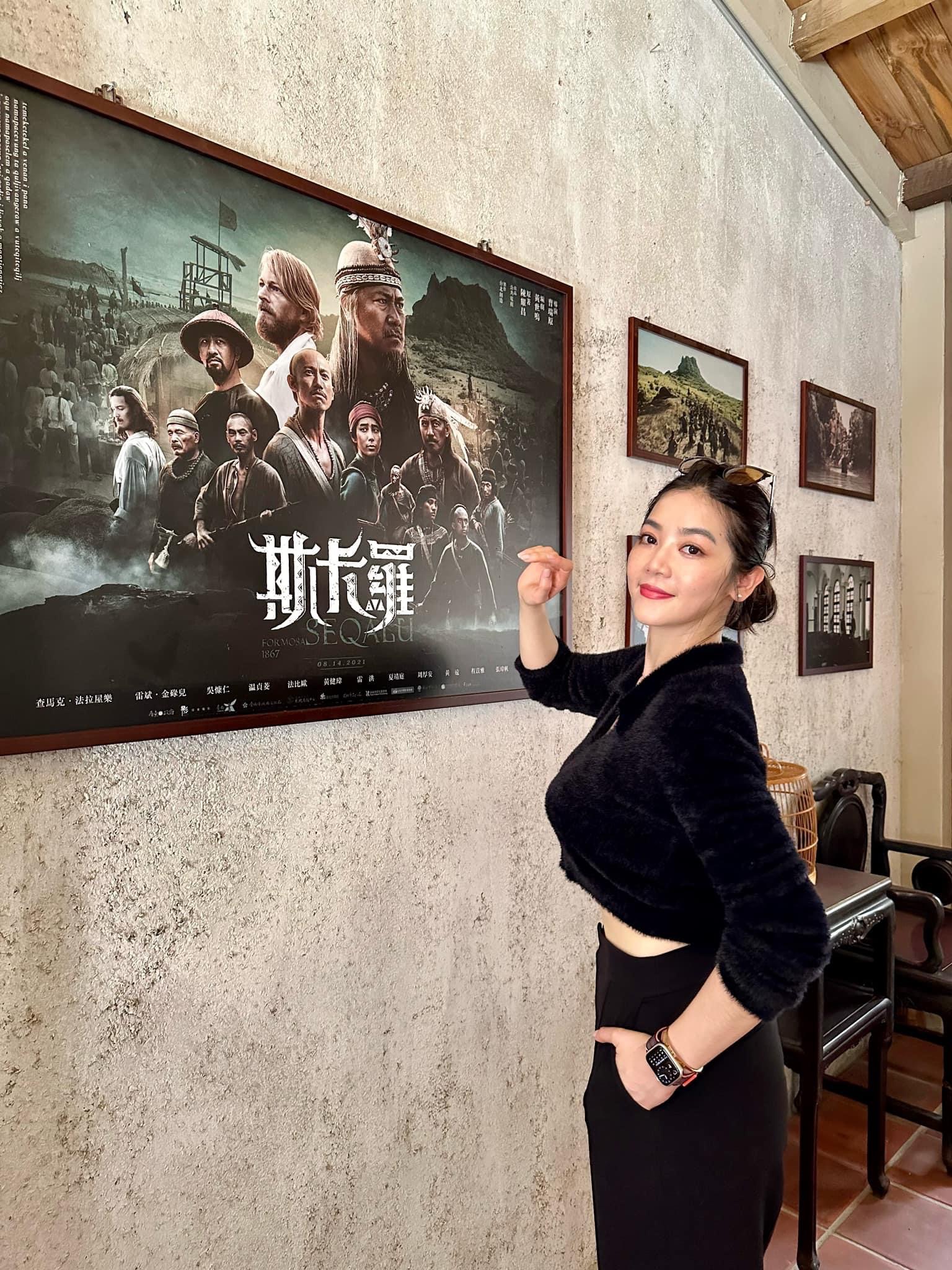 劉方慈看到《斯卡羅》的拍攝場景特別興奮。(翻攝自劉方慈Crystal Liu粉絲專頁)