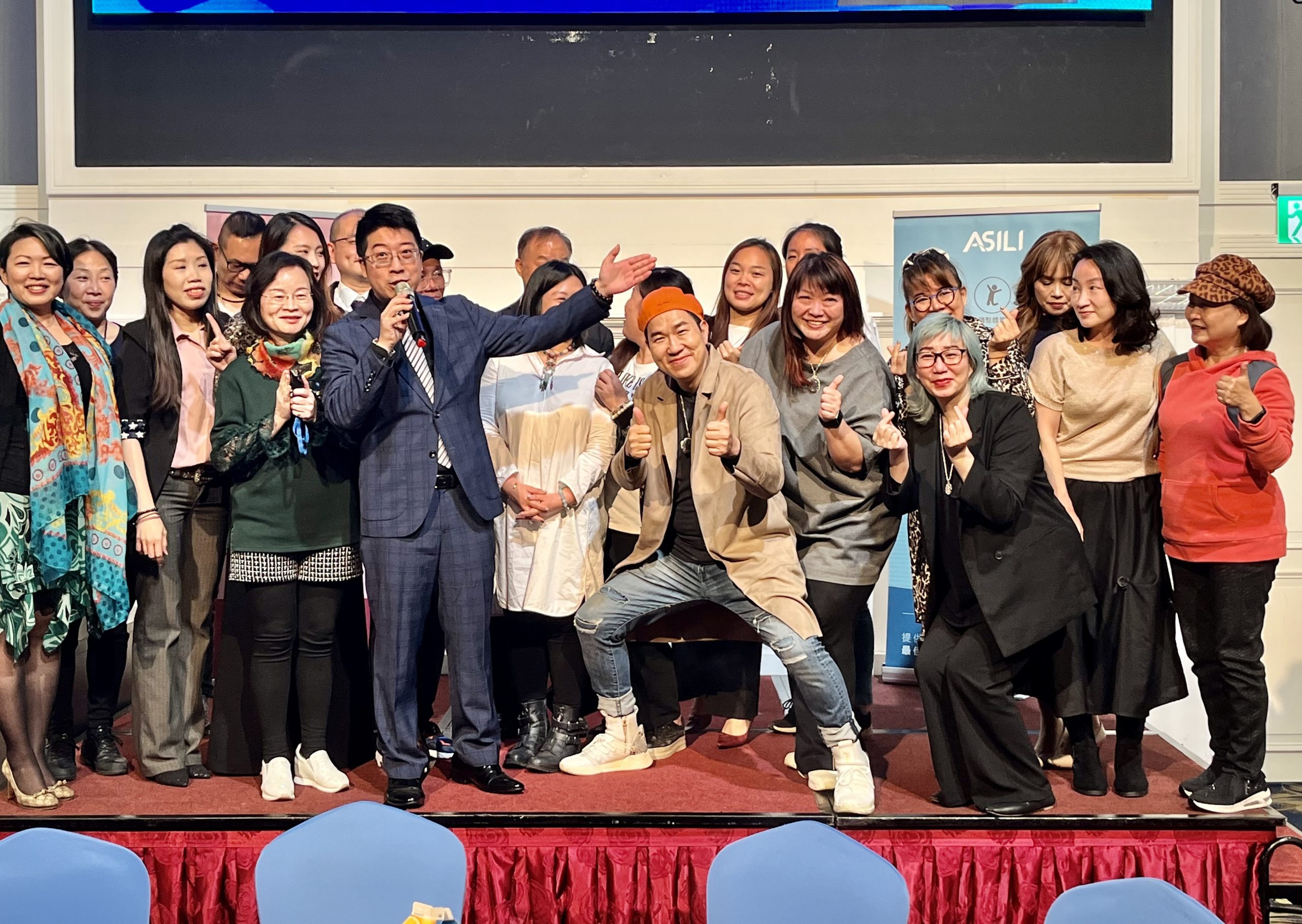 翔鷹系統所有夥伴歡樂合照。（記者林㤈輝攝）