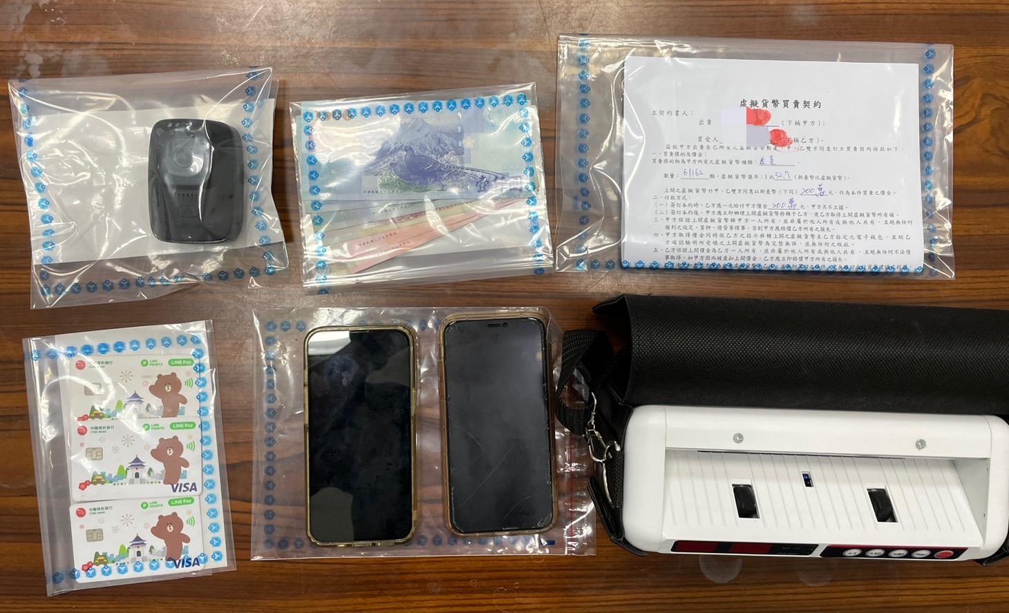 警方現場所查扣的證物。(記者戴昱弘翻攝)