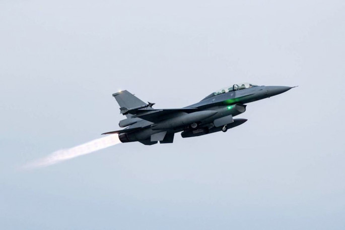 遭華盛頓郵報指「台灣難抵擋中國空軍」，國防部反駁，指｢外媒引述不明文件，內容顯非事實｣。圖為空軍F-16V戰機緊急升空照片。（圖／軍聞社）