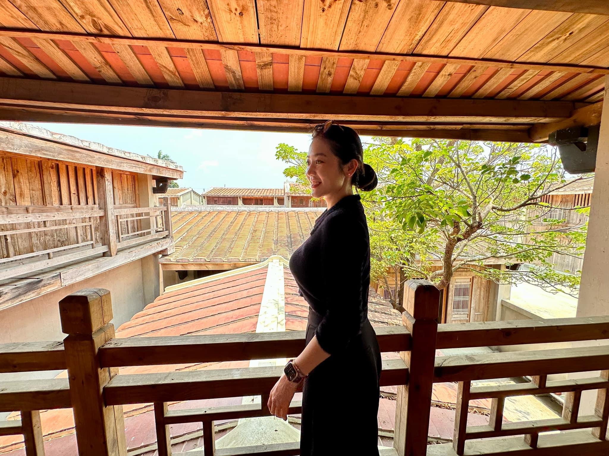 美女主播劉方慈特別預約前往台南「岸內糖廠影視基地」。(翻攝自劉方慈Crystal Liu粉絲專頁)