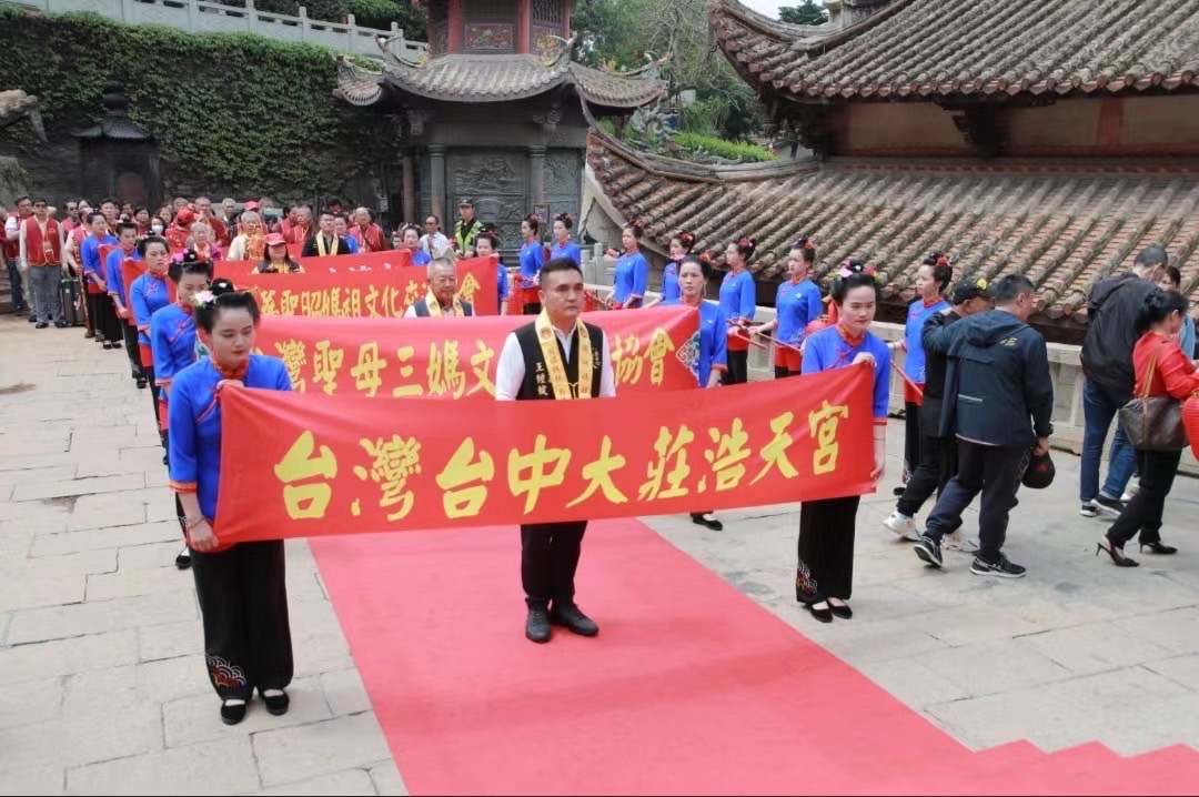 已三百年歷史的台中大庄浩天宮,前往湄洲參加了「天下媽祖回娘家」啟動儀式。(記者楊國域翻攝)