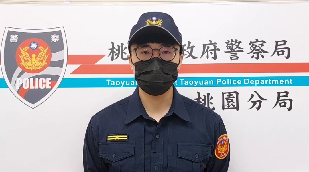 埔子所副所長林子傑趁天氣陰雨尾隨嫌犯逮捕歸案。(記者黃荷琇翻攝)