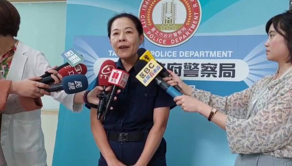 大安分局副分局長左慧中說明。(記者林金聖翻攝)