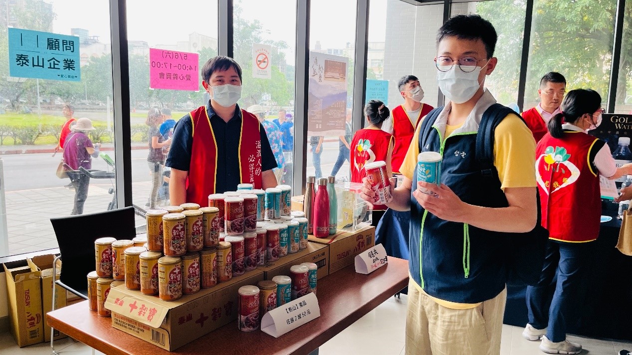 台電志工團協助伯大尼舉辦「只想有家」義賣會。(圖/台電北南區處提供)