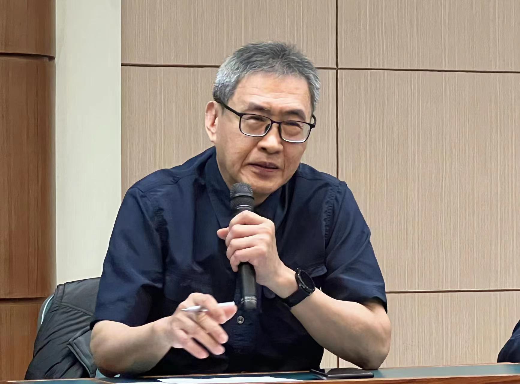 中報雜誌社社長劉東皋呼籲媒體應是遵從社會倫理、遵守法律規定的「守門員」。（記者楊國域翻攝）