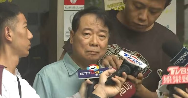 廖峻現身在大湖派出所正式向警方報案,提告該名網美以捍衛自身名譽清白。(圖/特搜小組翻攝。)