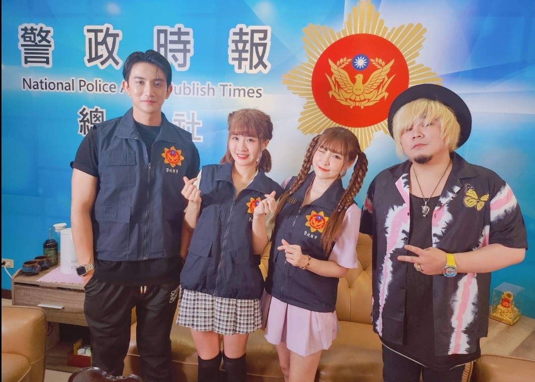 許君君、Miss布丁、Kaii凱伊、宥翔(由右至左)四位KOL,一起現身說法及宣導防詐的重要性。(記者 徐煜勝攝)