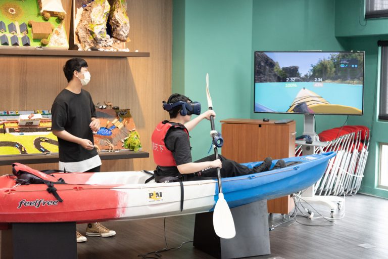 AI課程幫助非資訊背景同學，可以在各領域中活用AI的功能。(圖／銘傳大學提供)