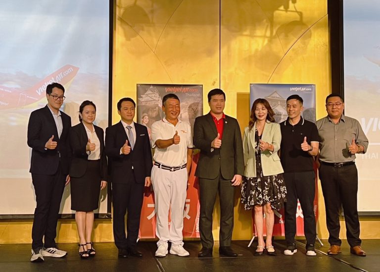 泰越捷航空執行副總裁 Luong Truong An 先生(左五)與貴賓合影。(圖/記者薛秀蓮拍攝)