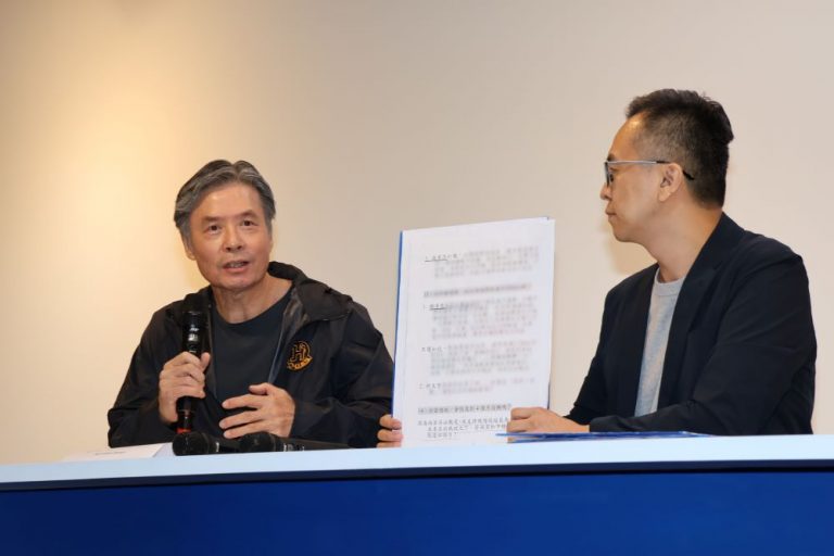 侯友宜競選辦公室執行長金溥聰、發言人黃子哲今天舉行記者會,公布侯友宜相關訪談逐字稿,以及內部會議討論資料,證實侯友宜兵役政策立場始終一致。 〈記者葉仁富攝〉