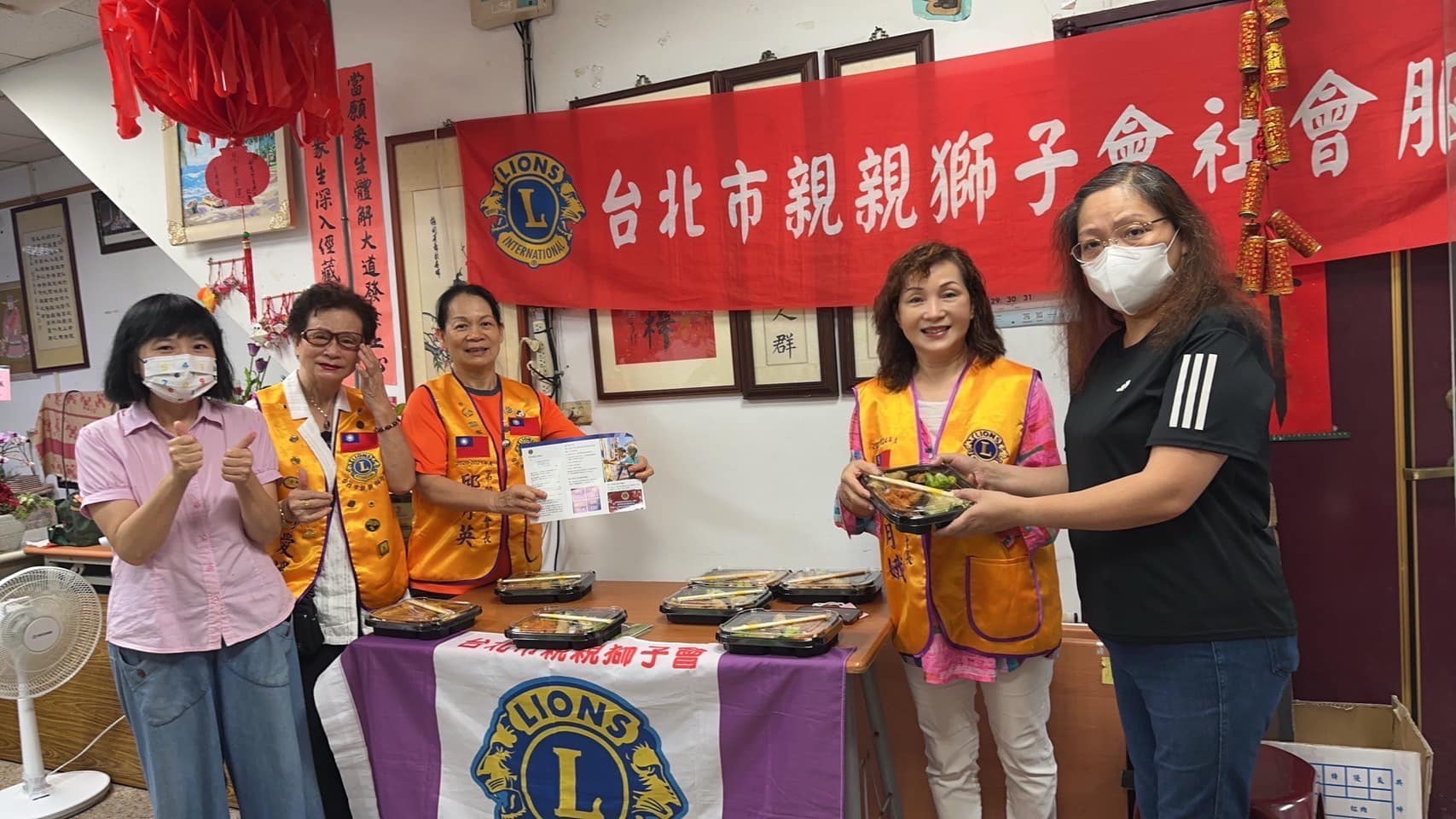 在這特別的日子,愛心送便當活動將關愛傳遞給仁德里社區的每個角落。