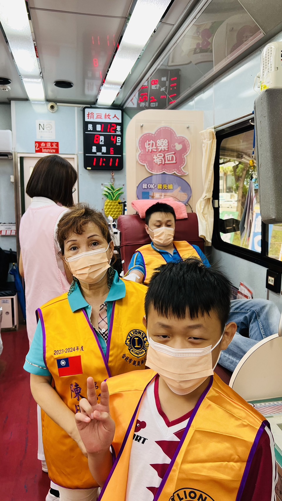 祖孫世代相承,會長陳月娥用愛心教育捐血,家族凝聚力成為公益事業的動人力量。