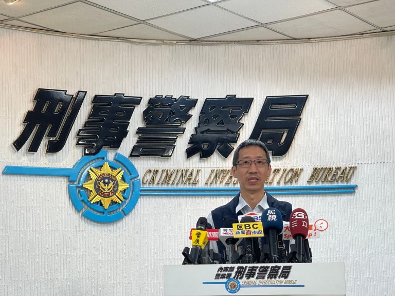 刑事局偵九大隊三隊隊長邱承迪說明。（記者徐煜勝翻攝）