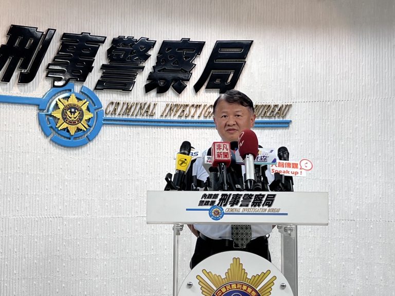 刑事局偵查第四大隊副大隊長陳榮標說明。（記者徐煜勝翻攝）