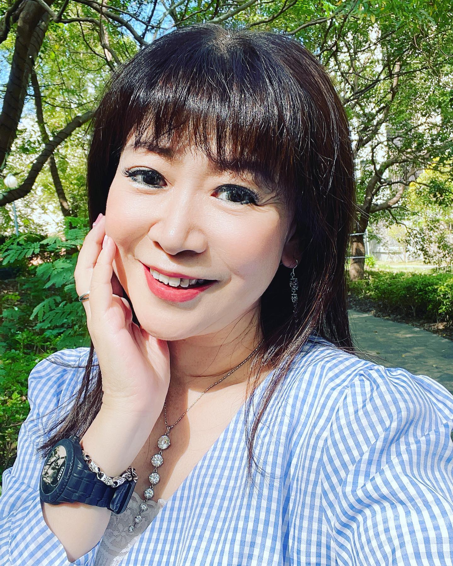 資深廣告演員「林達」(Linda),受邀為本屆首創15所校園聯盟活動,對年輕學子鼓舞助力(圖/翻攝自 相約美麗魔睫坊 臉書)