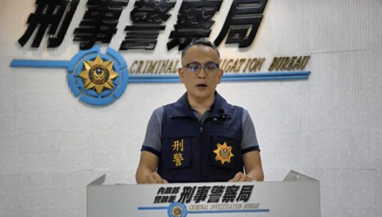 刑事局偵九大隊第一隊隊長陳烱昭說明。（記者徐煜勝翻攝）