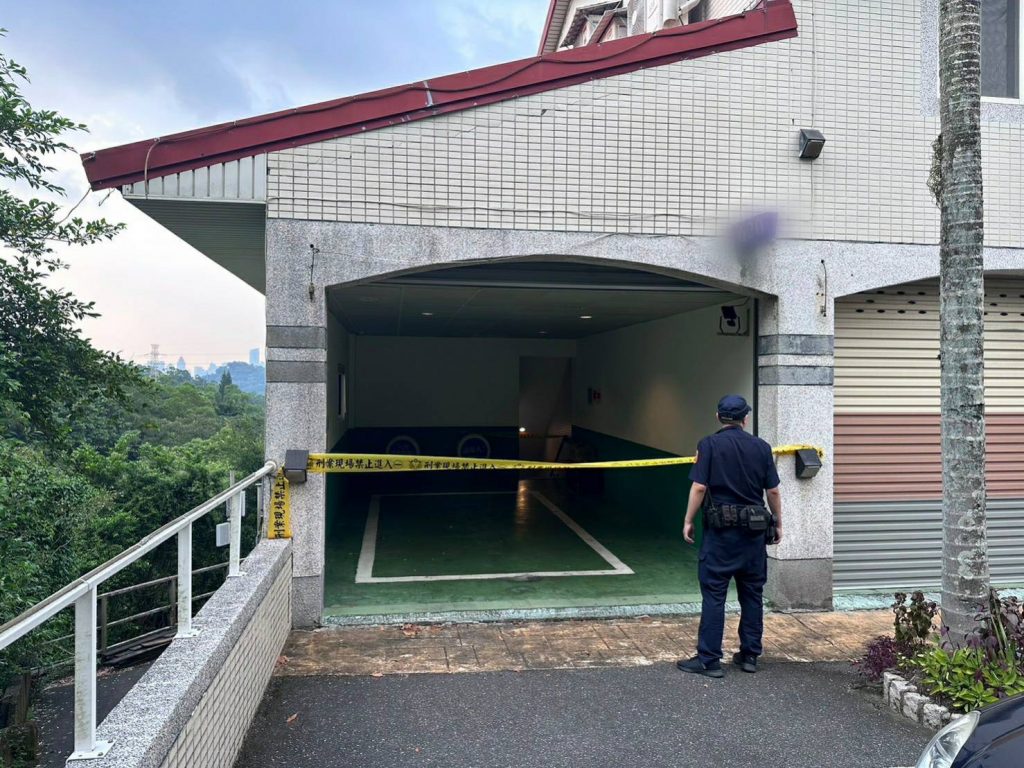 警方到場已拉起封鎖線。(記者張艷君翻攝)