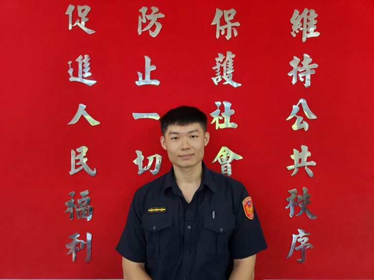 康寧派出所警員黃后麟。(記者宋紹誠翻攝)