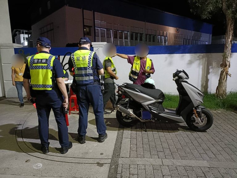 暑假結束校門開 ，基四警守護治安不打烊。(記者宋紹誠翻攝)