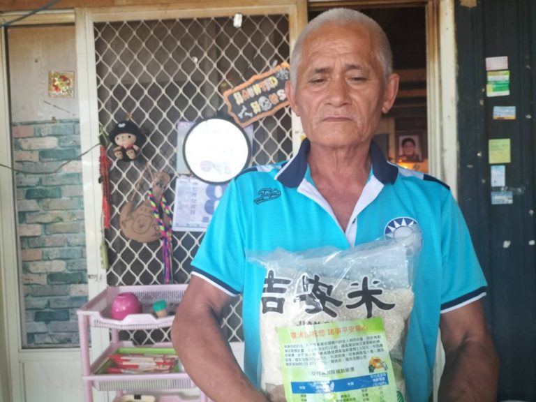 中秋節傳遞愛能量|花蓮環保局送米關懷資收個體戶