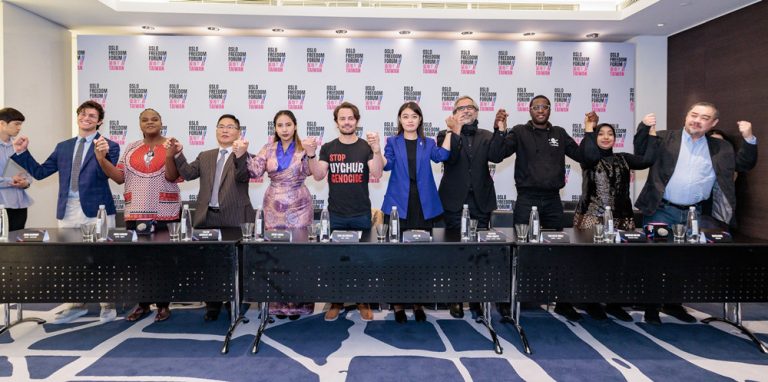 「人權基金會（Human Rights Foundation, HRF）創辦人兼執行長」索爾．哈佛森（Thor Halvorssen）（左五）與來自各國的人權領袖。(圖/人權基金會提供)