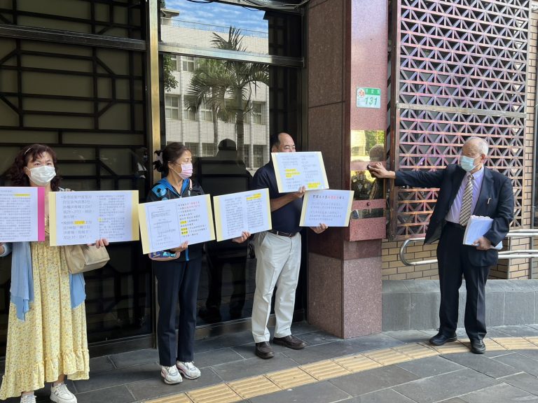 陳昆明地檢署按鈴-申告。（記者薛秀蓮翻攝)