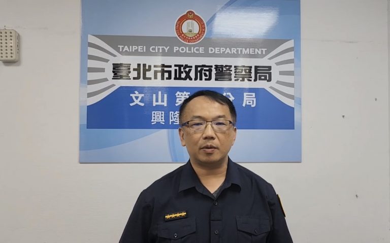 副所長陳正忠對仙岩路與景華街口糾紛事件作說明。（記者 張艷君翻攝）