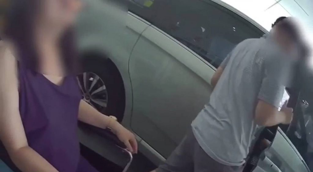 在員警開道協助下,順利在10分鐘內安全抵達醫院,平安且迅速地護送身體不適的陳太太就醫。(記者 張艷君翻攝)
