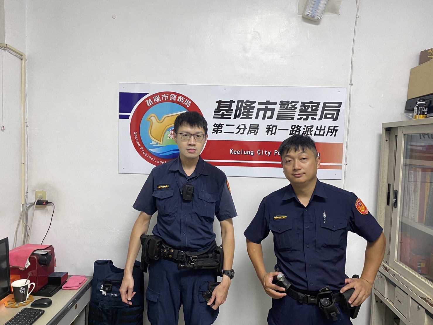 基隆市警察局第二分局和一路派出所警員林星辰(左)、許文明(右)。(記者薛秀蓮翻攝)
