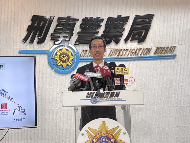 刑事局偵查第九大隊第三隊隊長邱承迪說明。（記者徐煜勝翻攝）