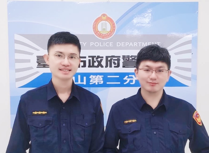 景美所警員莊凱鈞(左)、何志緯(右)。(記者 張艷君翻攝)