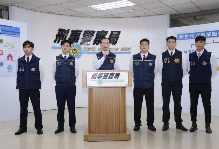 刑事局偵三大隊大隊長張文源說明案情。（記者徐煜勝翻攝）