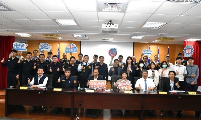 新北地檢檢察長余麗貞率隊訪查板橋警分局聽查賄工作會報。（記者徐煜勝翻攝）