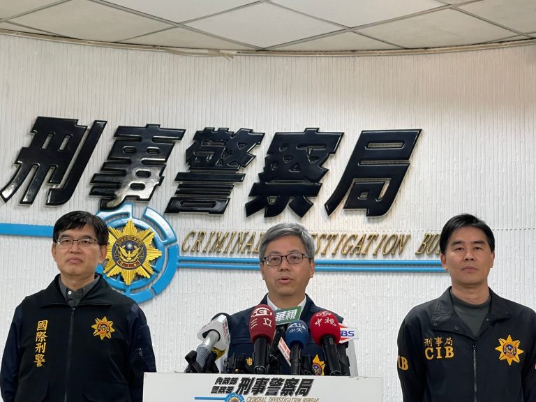 國際科二隊隊長蘇立琮、偵一大隊副大隊長李建翰、偵一大隊三隊隊長林榮政說明案情。（記者徐煜勝翻攝）